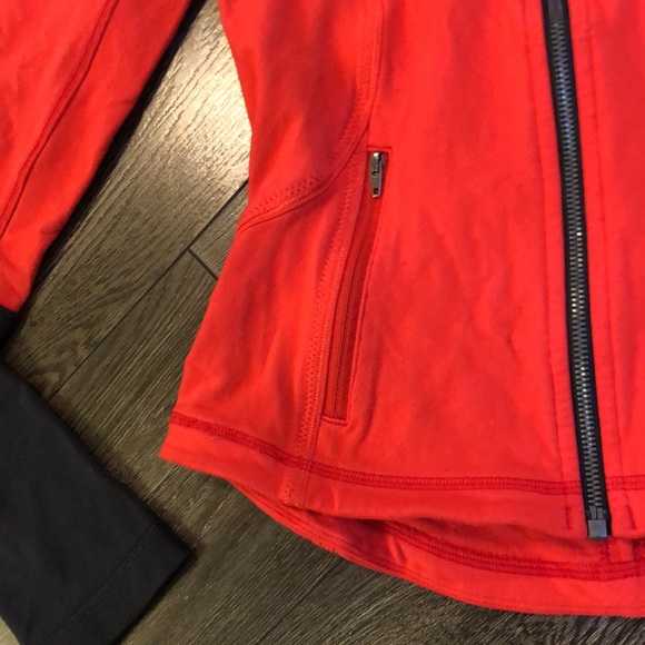 Lululemon jacket size 4 - Picture 5 of 10